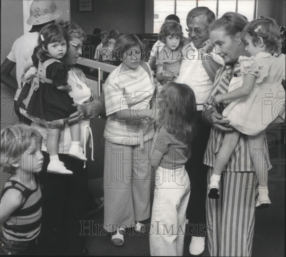 1977 Children of Mildred McCulloch at Home with Others - Historic Images