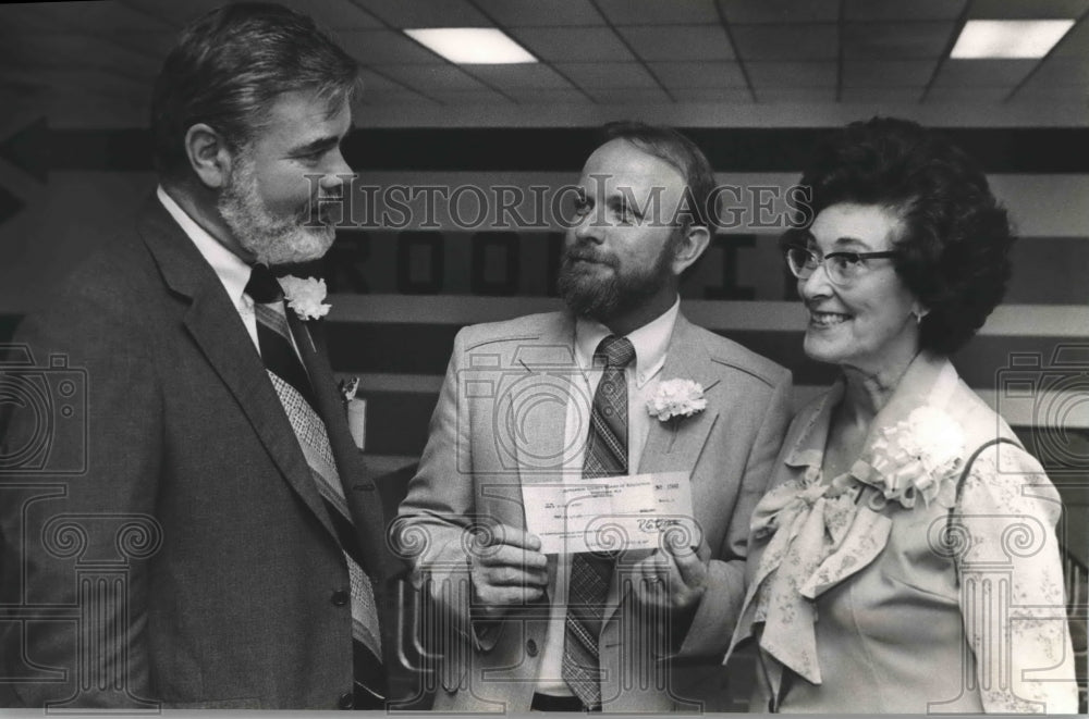 1982, Richard Lazenby (Center) Wins Achievement Award, Alabama - Historic Images