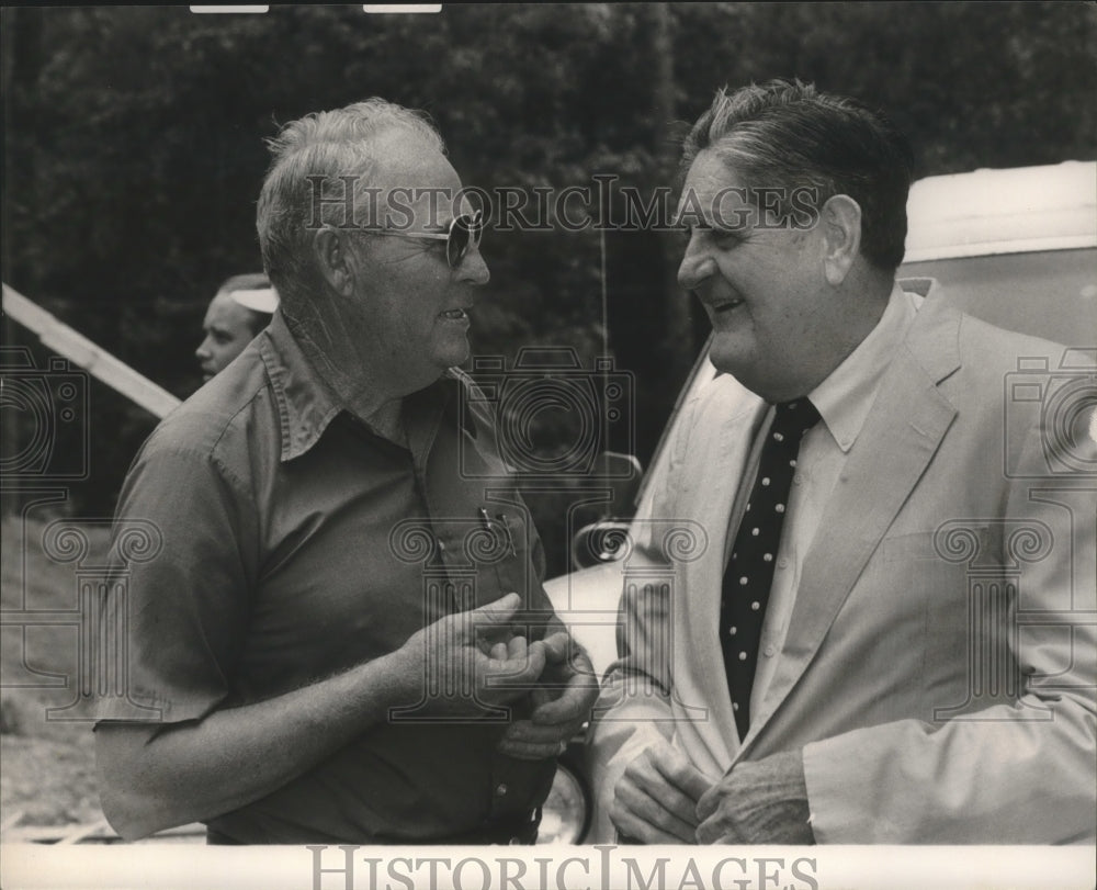 Press Photo Rex Avery &amp; Howell Heflin talk at Mormon house building - abna37157 - Historic Images