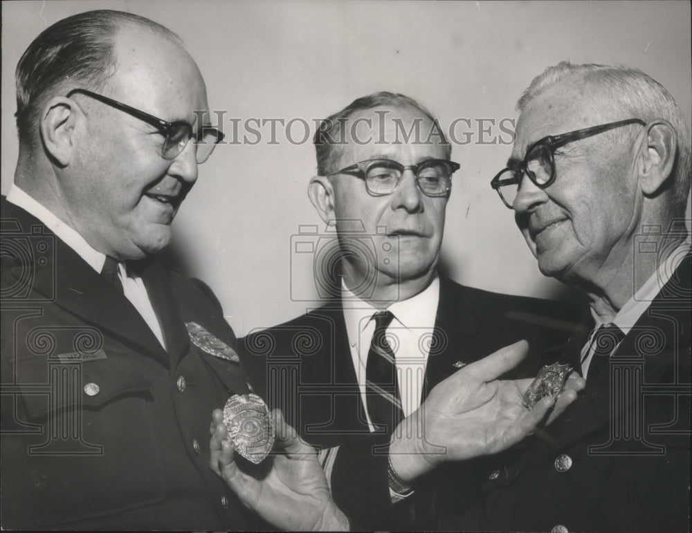 1965 Press Photo W.D. Haynie Retires from Police Force, Chief Jamie Moore, mayor - Historic Images