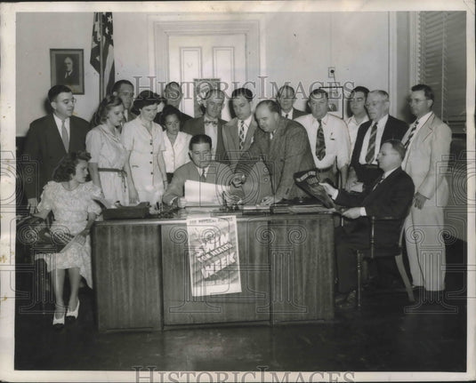 1945, W. Cooper Green & others, swim for health, Birmingham, Alabama - Historic Images
