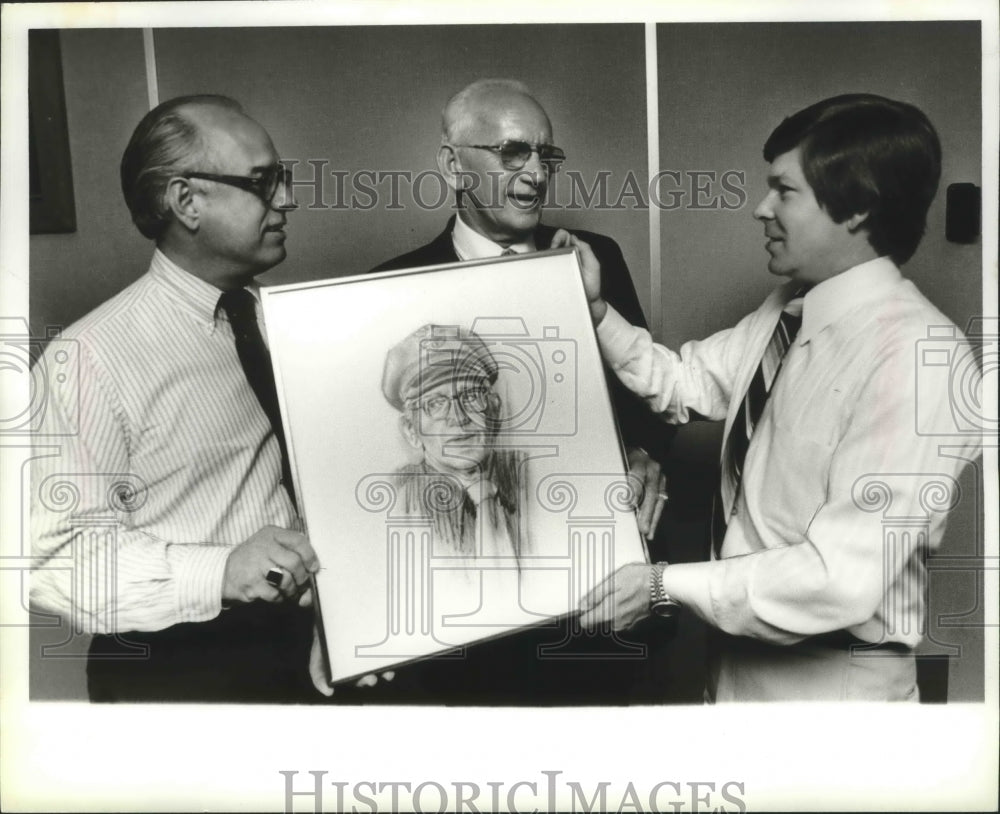 979 Press Photo Lester Nolan Given Sketch Portrait on Retiring From The News - Historic Images