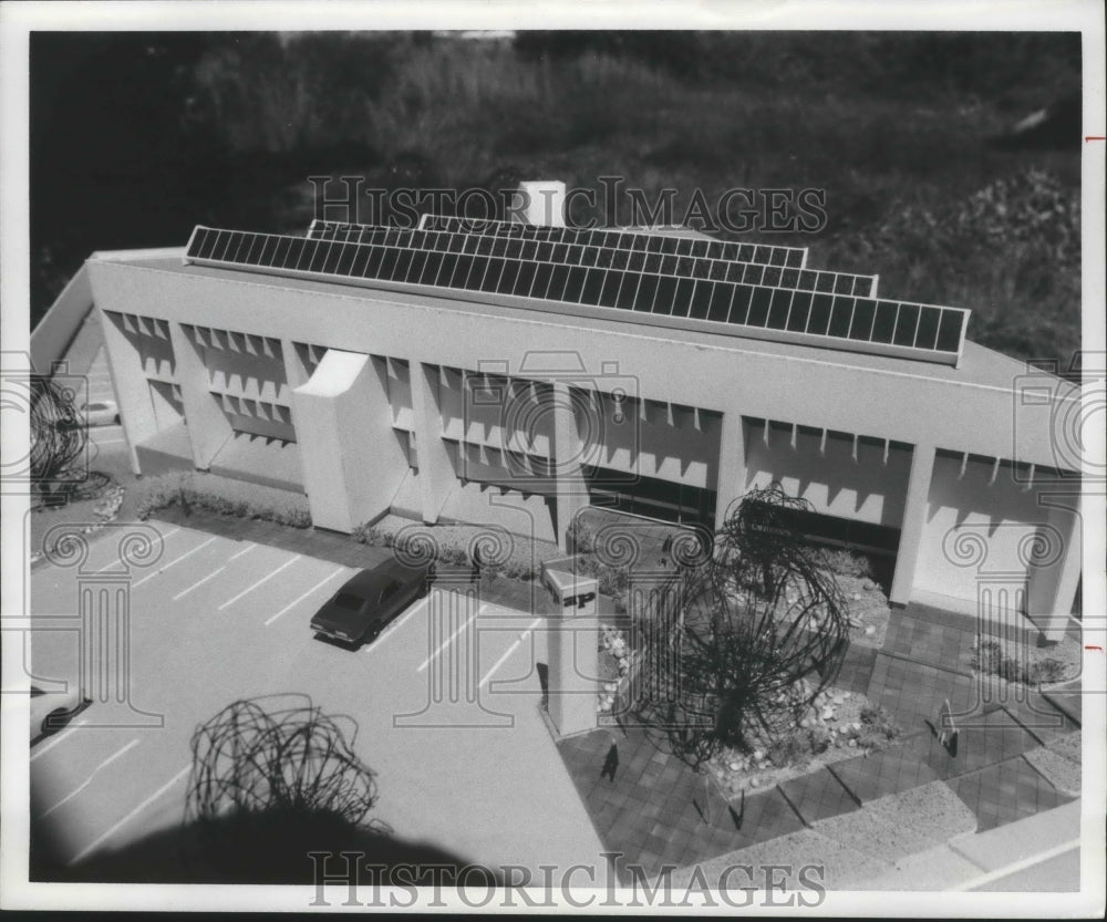 1975 Press Photo Solar Energy Demonstration Building Model, Montevallo, Alabama - Historic Images