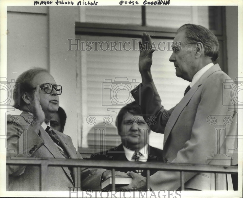 1980, Mayor Johnny Nichols is sworn in by Judge Goodwyn, Alabama - Historic Images