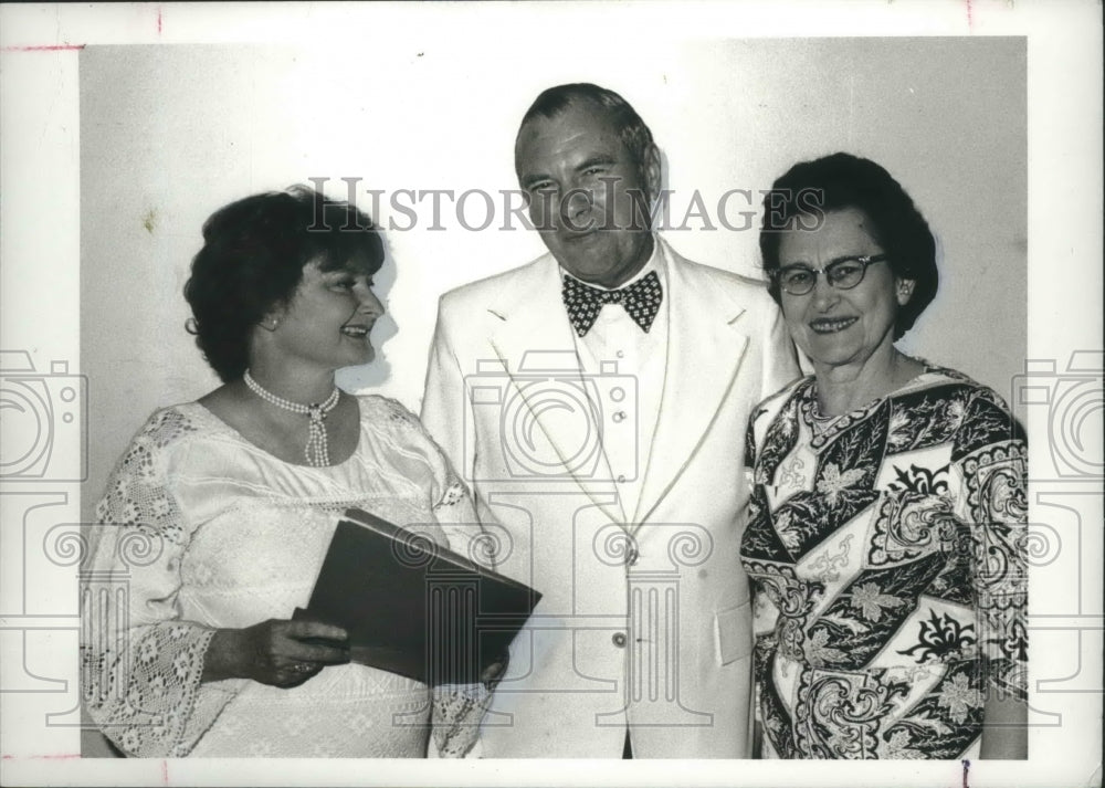 1974 Press Photo University of Alabama Professor Doctor Minnie Miles with Others - Historic Images