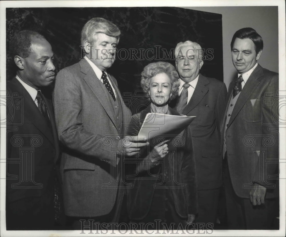 1978 Cecil Miller, Jacksonville, Alabama Banker, With Group - Historic Images