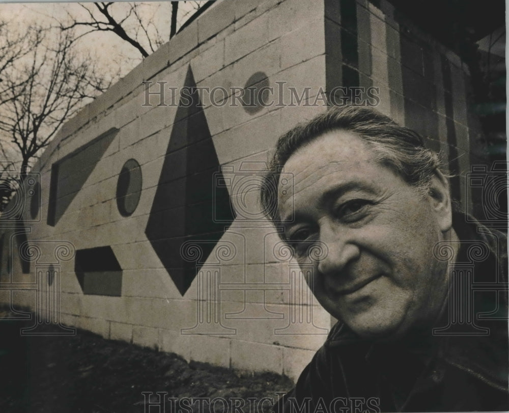 1976, Birmingham, Alabama Buisinessman Sidney Luskow With Mural - Historic Images