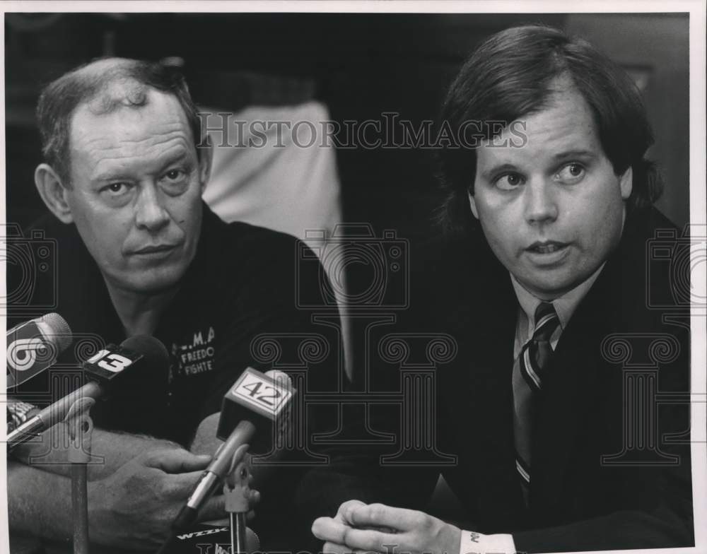 1989 Press Photo Doug Jones, Tom Posey, press conference, Samford Univ., Alabama - Historic Images