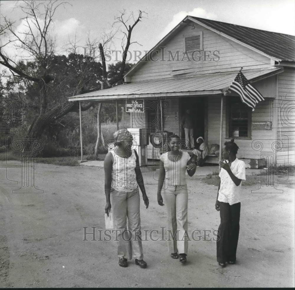 1979, Minnie &amp; Kim Jones, Gotrell Tolar, Prairie, Alabama post office - Historic Images