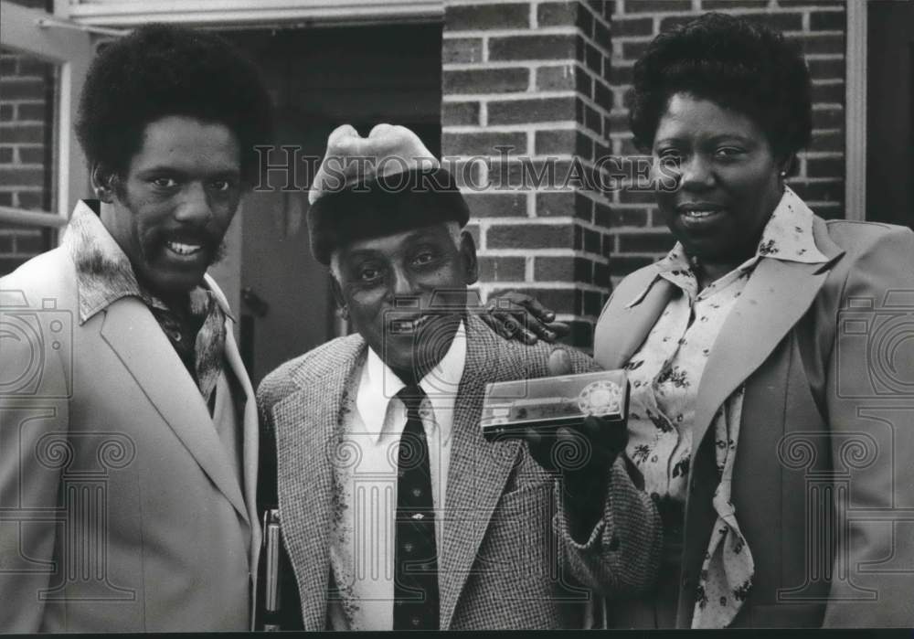 1979 Press Photo Monroe Shack, Retired Janitor, Receives Key to the City - Historic Images