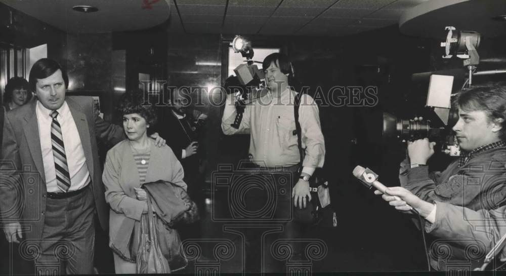 1985 Birmingham Policeman Jimmy Sims &amp; Wife at Mayor&#39;s Office - Historic Images