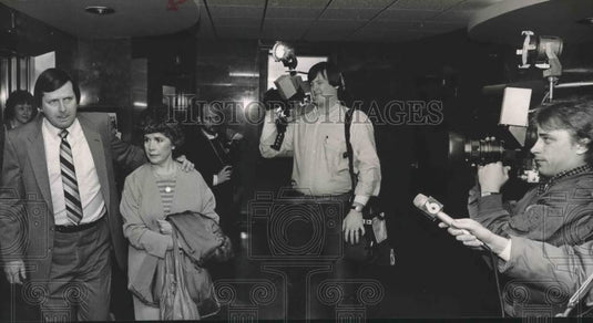 1985 Birmingham Policeman Jimmy Sims & Wife at Mayor's Office - Historic Images