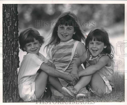 1985, Rachel Sims, Young Girl With Rare Disease, With Her Sisters - Historic Images