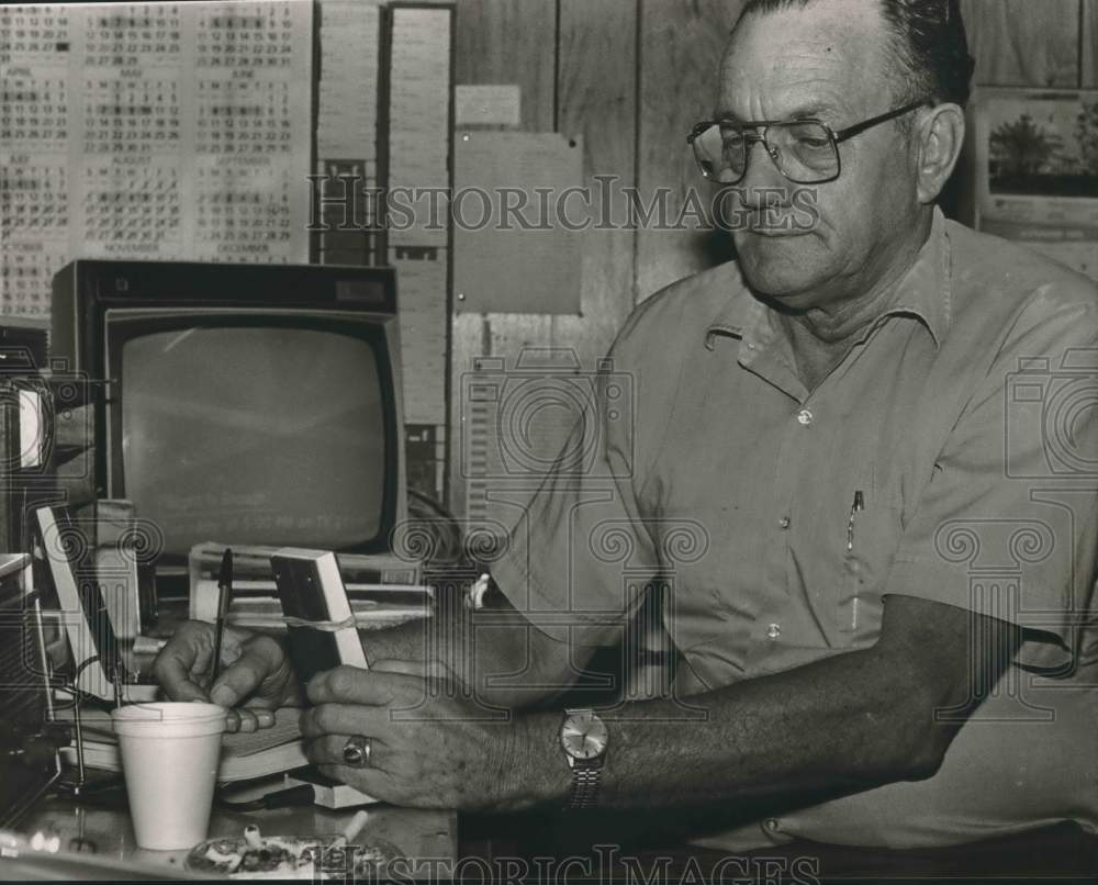 1984, Curtis Seales, Clanton Police Department dispatcher - abna37570 - Historic Images