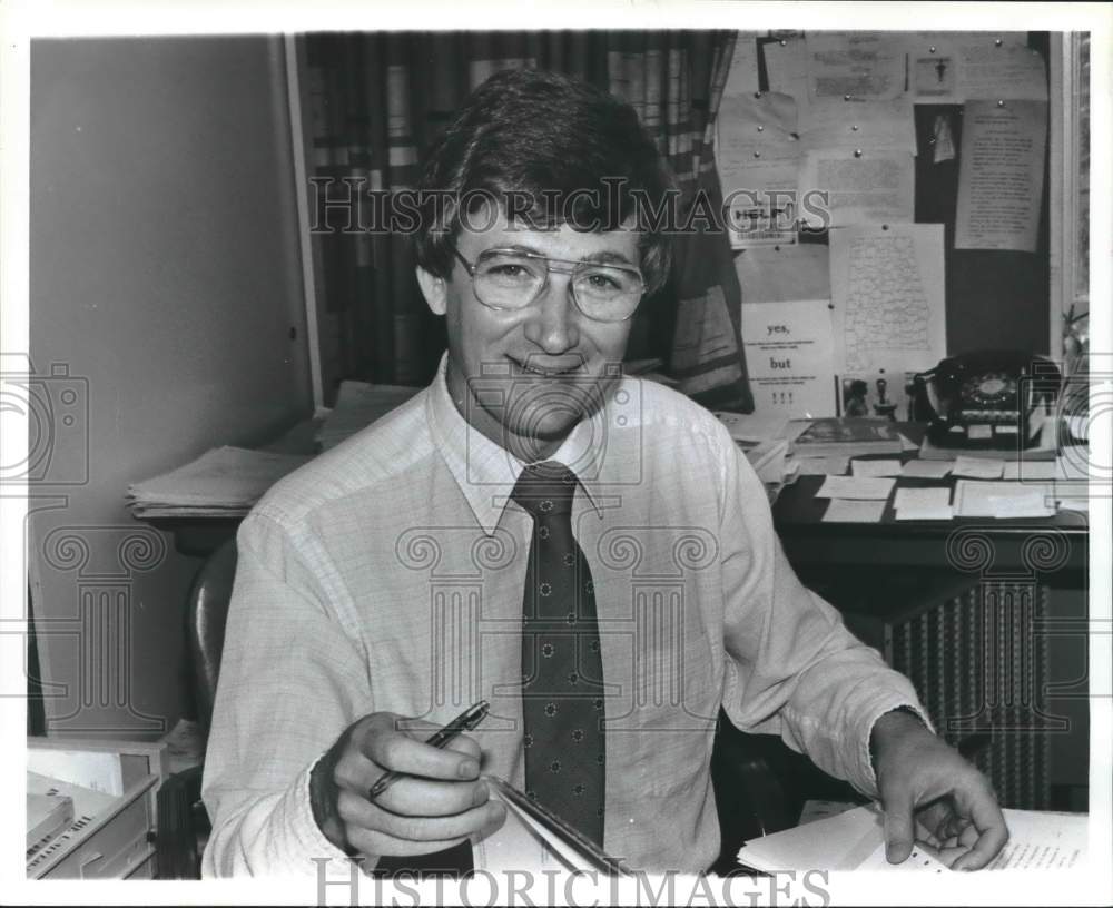 1982 Press Photo Dr. Self, chairman of Journalism, University of Alabama - Historic Images