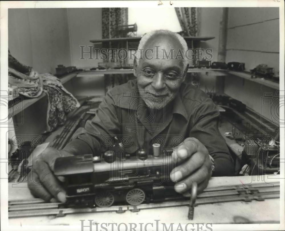 1979 Press Photo School Janitor Monroe Shack works on his Hobby - abna37602 - Historic Images