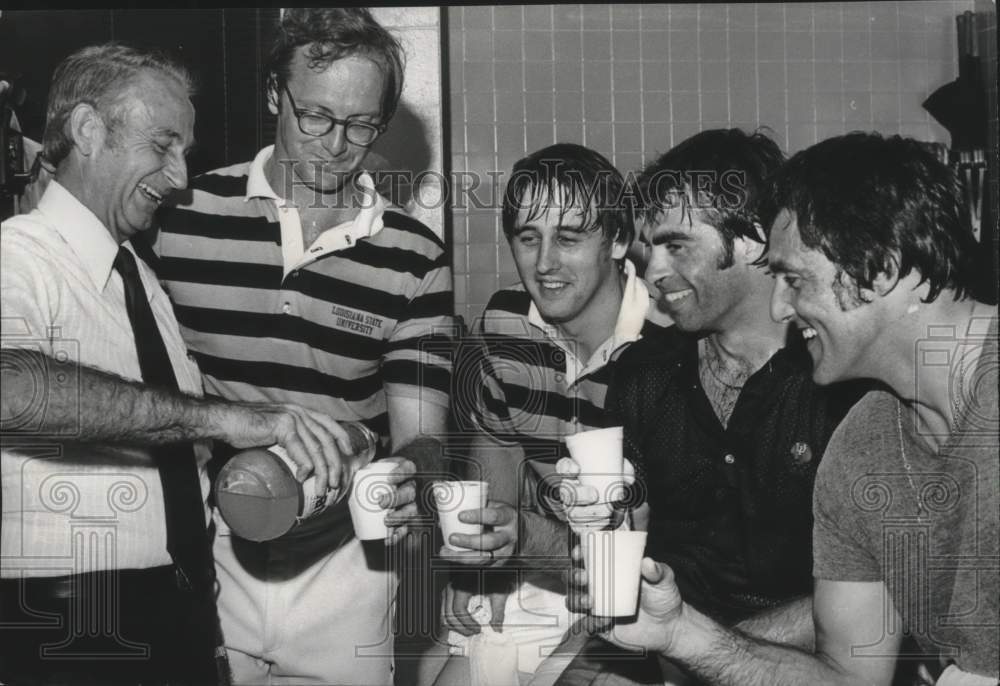 1977 Press Photo Dr. James Sharman and Coaches Rest after Racquetball Game - Historic Images