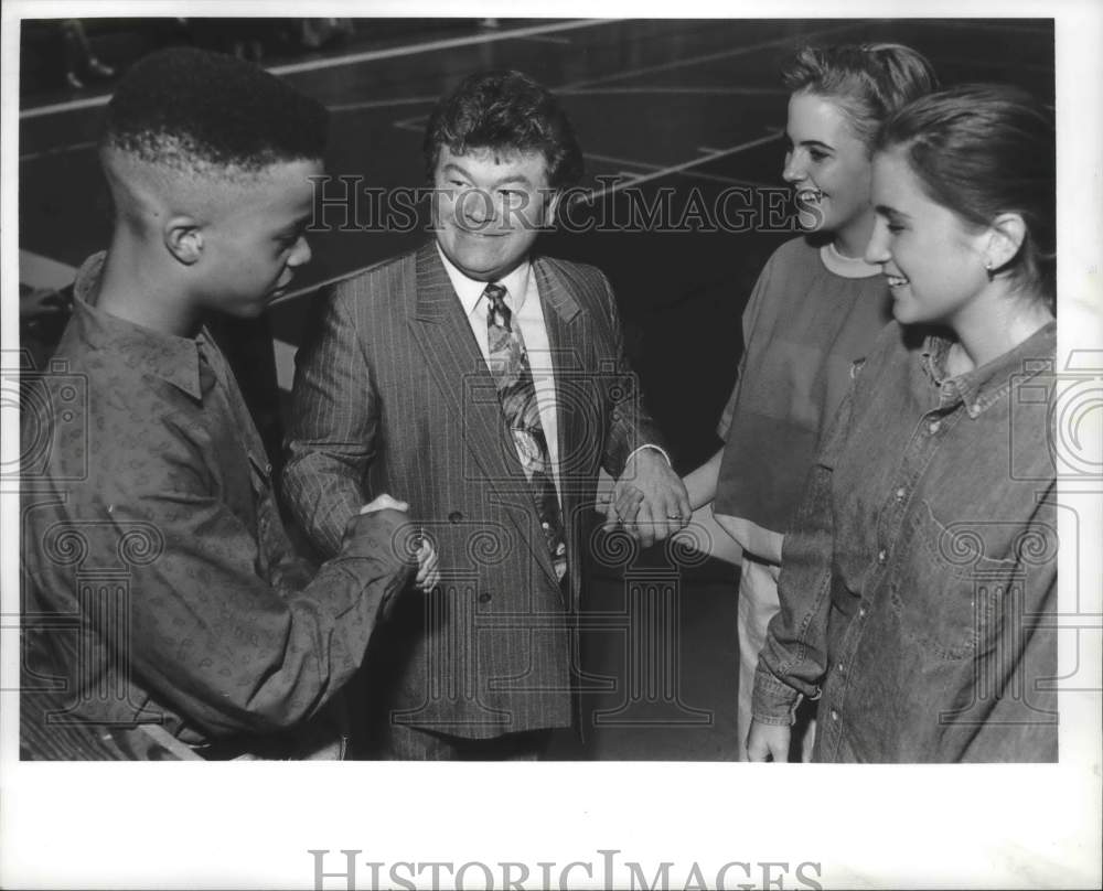 1992, Motivational Speaker John Shelton Meets With Eighth Graders - Historic Images