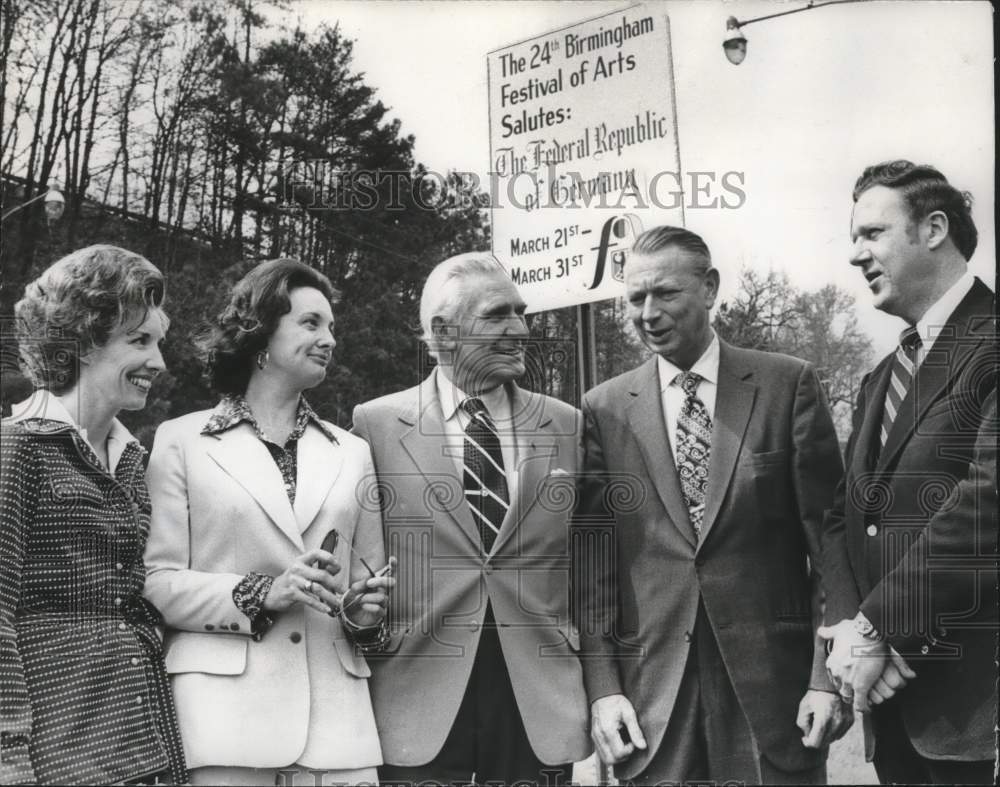 1974 Mrs. G. Reed Proctor with Guests at Birmingham Festival of Arts - Historic Images