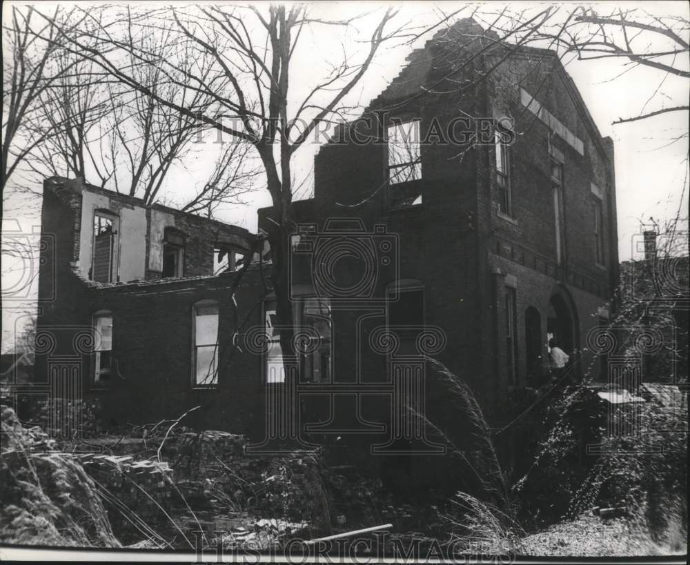 1977 Press Photo deteriorating house in Pratt City, Alabama - abna37672 - Historic Images