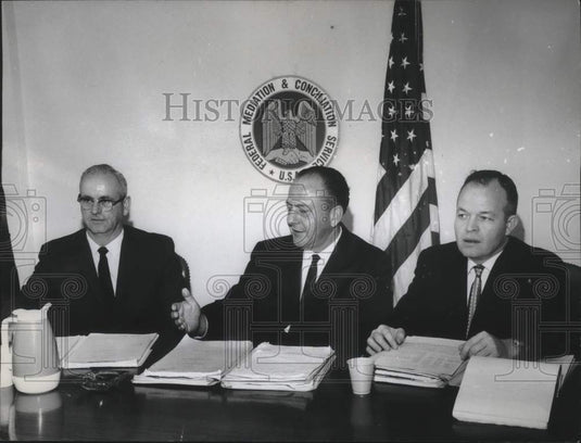 1968, UC Nummy, transit manager & others negotiate to end bus strike - Historic Images