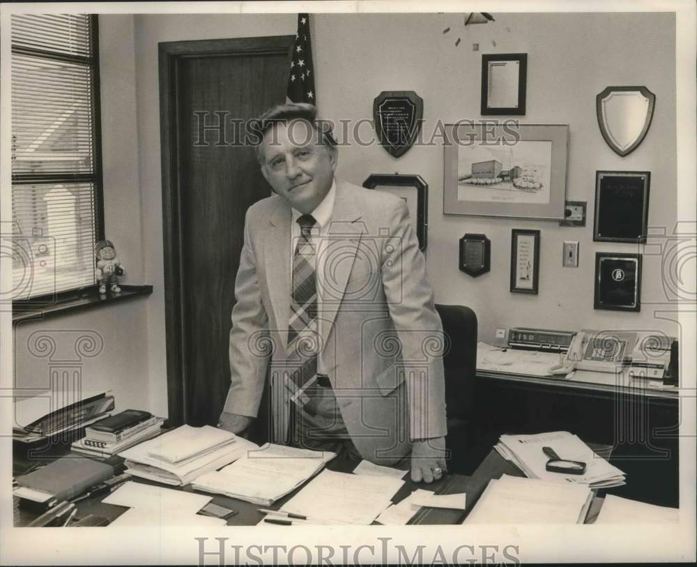 1990 Ed Porter, Bessemer Mayor, in his Office - Historic Images