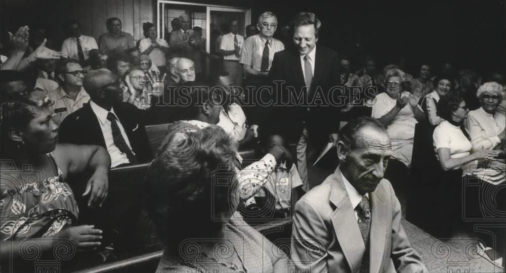 1982 Press Photo Ed Porter, Bessemer Mayor, Arrives at Press Conference - Historic Images