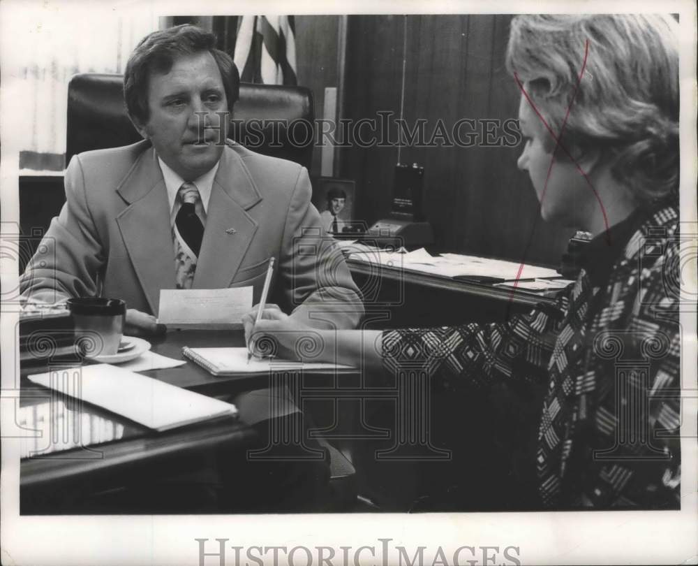 1974, Ed Porter, Bessemer Mayor, Meets With Secretary in Office - Historic Images