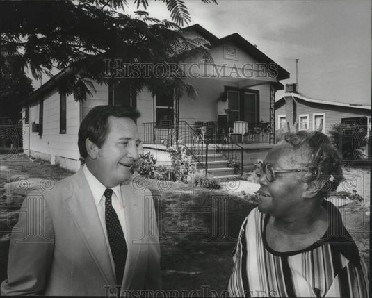 1982 Mayor Ed Porter & Willie Ann Duncan at Rehabilitated House - Historic Images