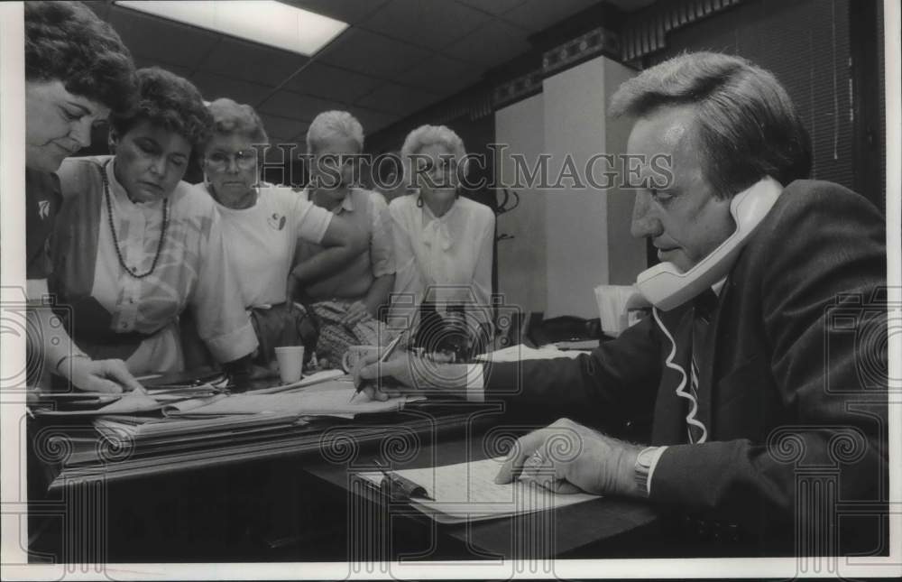 1986 Ed Porter, Bessemer Mayor, Reviews Figures with Staff &amp; Friends - Historic Images