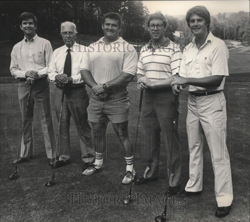 1982 Press Photo Tom Owen &amp; 4 men, golf tournament, Birmingham, Alabama - Historic Images