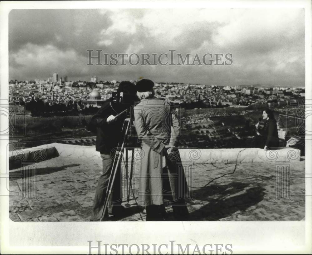 1978 Press Photo Joyce Norman Filming in Jerusalem - abna37824 - Historic Images