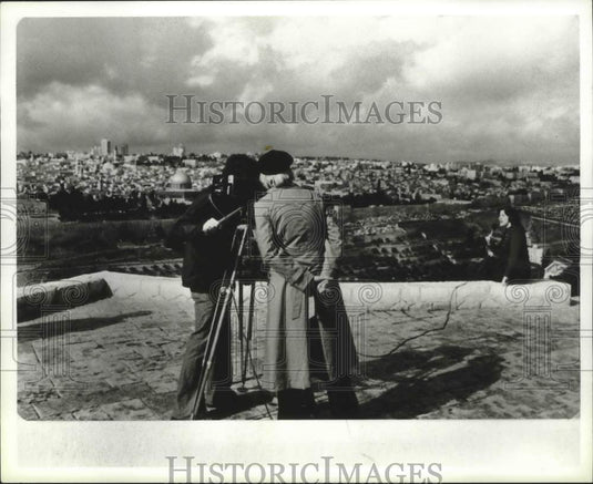 1978 Press Photo Joyce Norman Filming in Jerusalem - abna37824 - Historic Images