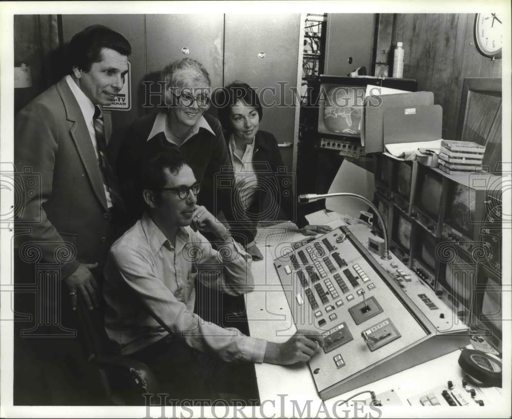 Press Photo Joyce Norman&#39;s Group Editing Film - abna37825 - Historic Images