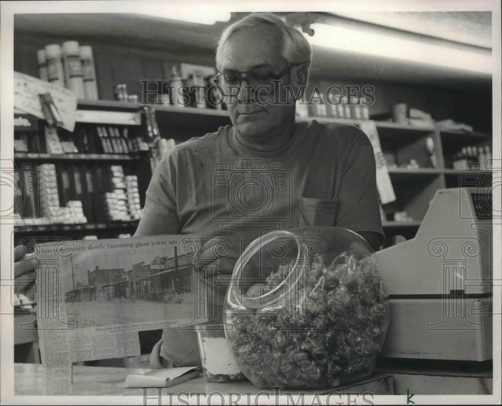 1987 Press Photo North Johns, Alabama Shopkeeper George Wyatt - abna37828 - Historic Images