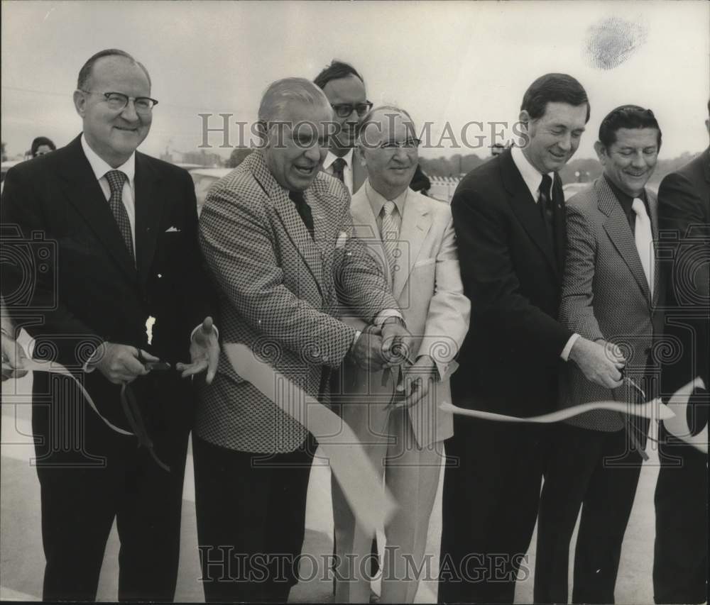 1972 Press Photo Ribbon Cutting Ceremony - abna37851 - Historic Images