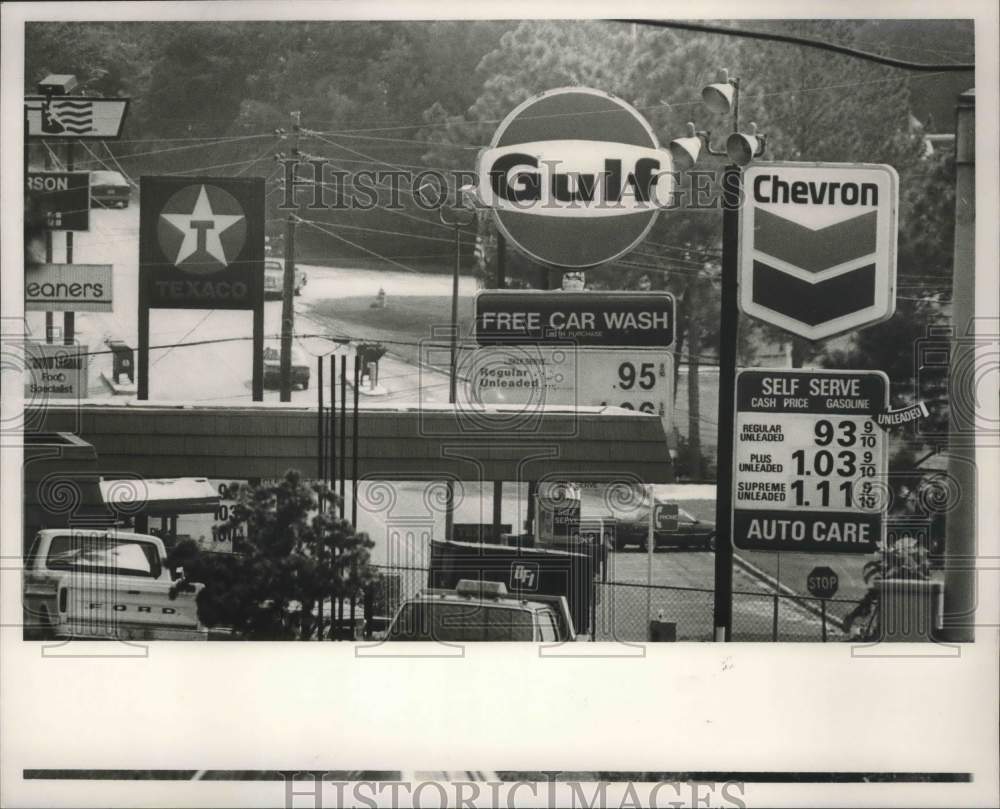 1989 Press Photo Service Stations Along Street - abna37859 - Historic Images