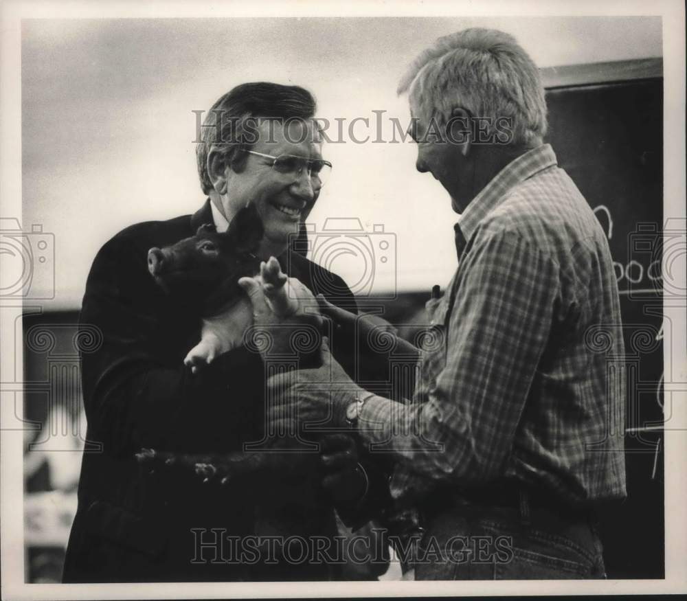 1987 Press Photo Jefferson County Official David Orange With Prize Pig - Historic Images