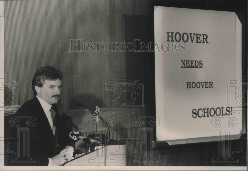 1987 Press Photo Greg Schute giving presentation for Hoover, Alabama schools - Historic Images