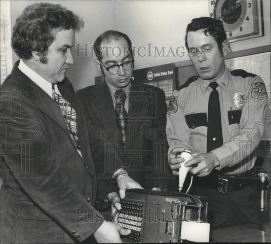 1974, Fairfield police and Exchange club members with engraver - Historic Images