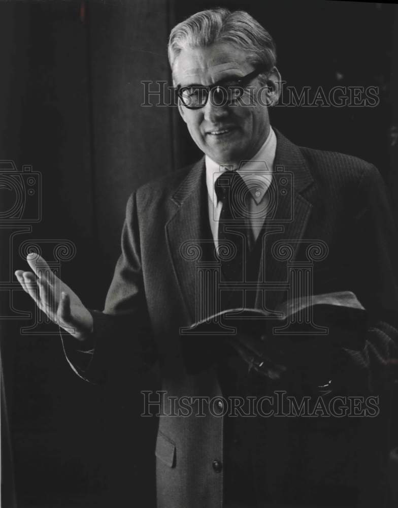 1982 Press Photo Ray Moore, Jefferson County Commissioner, Alabama - abna37945 - Historic Images