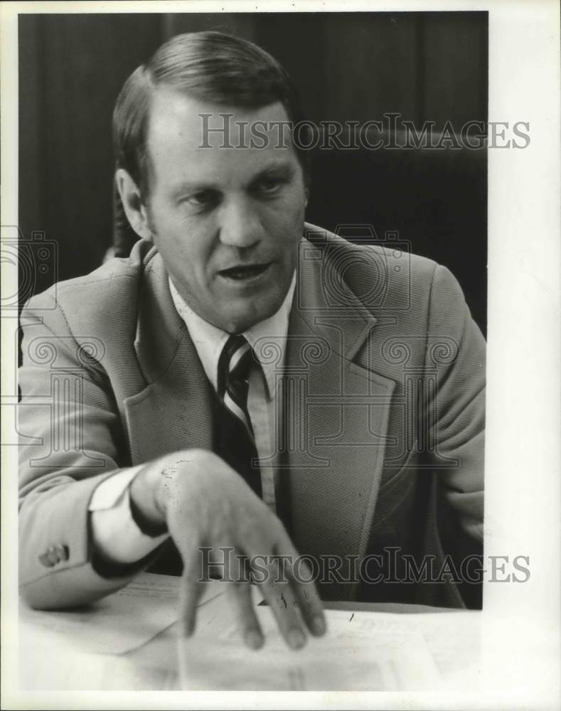 1981 Press Photo Decatur, Alabama School Superintendent Byron Nelson - abna37980 - Historic Images