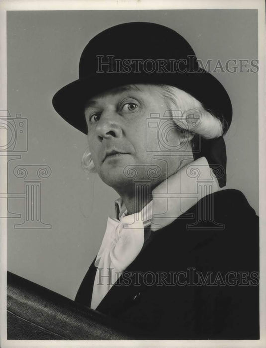 1964, Actor Donald Pleasence as Robspierre in "The Bitos" - abna37981 - Historic Images