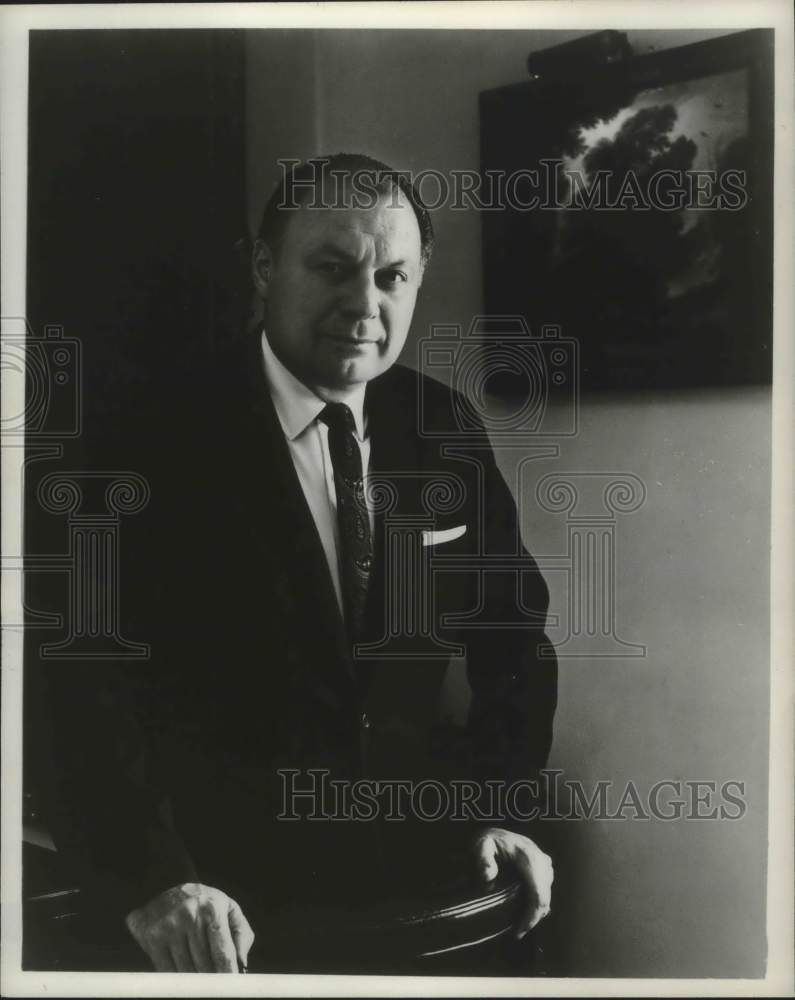 1964 Press Photo Jerry Silverman, Owner of Silverman Fashion - abna38022 - Historic Images