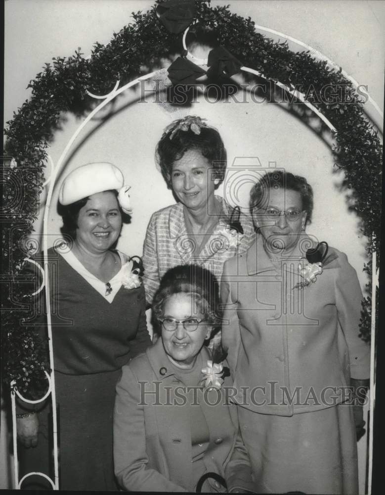 1969 Press Photo Mrs. Carl Sims & other clubwomen - abna38042 - Historic Images