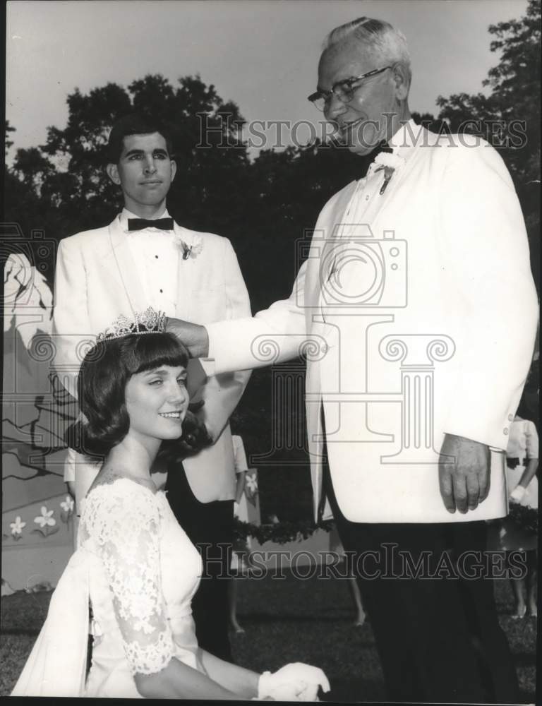 1966 Press Photo Huntingdon College May Day Queen Crowned - abna38079 - Historic Images