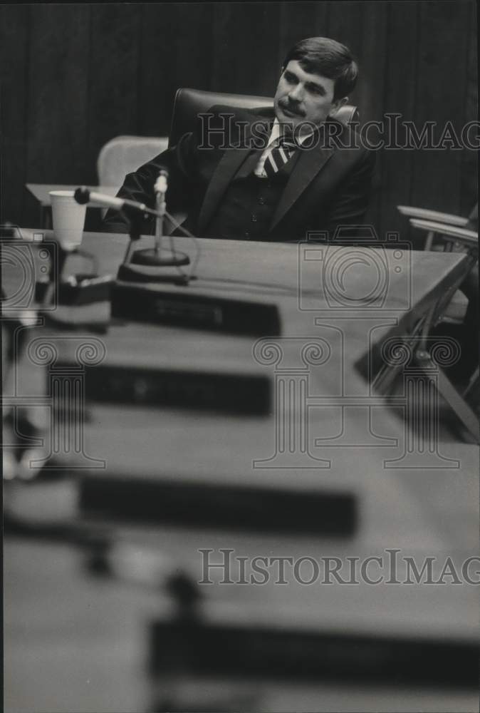 1984 Press Photo James Shoemake interview, Jefferson Cty. AL Board of Education - Historic Images