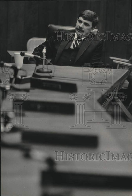 1984 Press Photo James Shoemake interview, Jefferson Cty. AL Board of Education - Historic Images