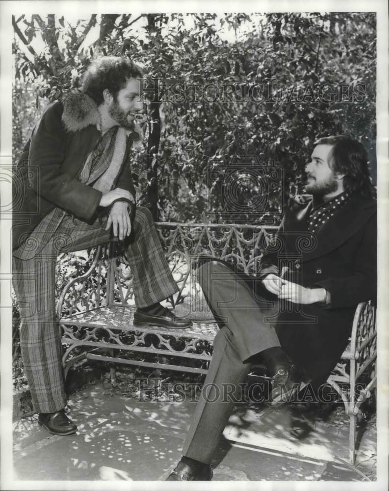 1975 Actors David Schweizer, Warner Shook in "Othello" - Historic Images