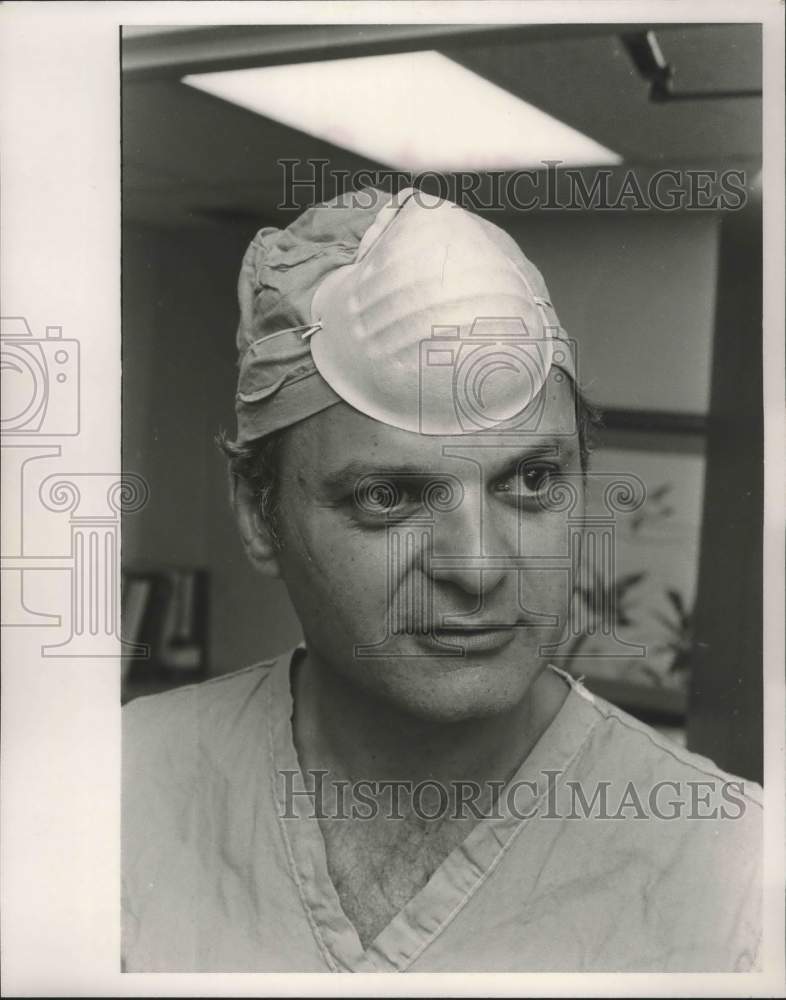 1988 Press Photo Dr. Albert Pacifico, University of Alabama surgeon - abna38157 - Historic Images